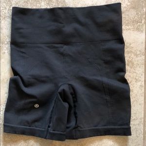 🍋 lululemon shorts - high waisted 🍋